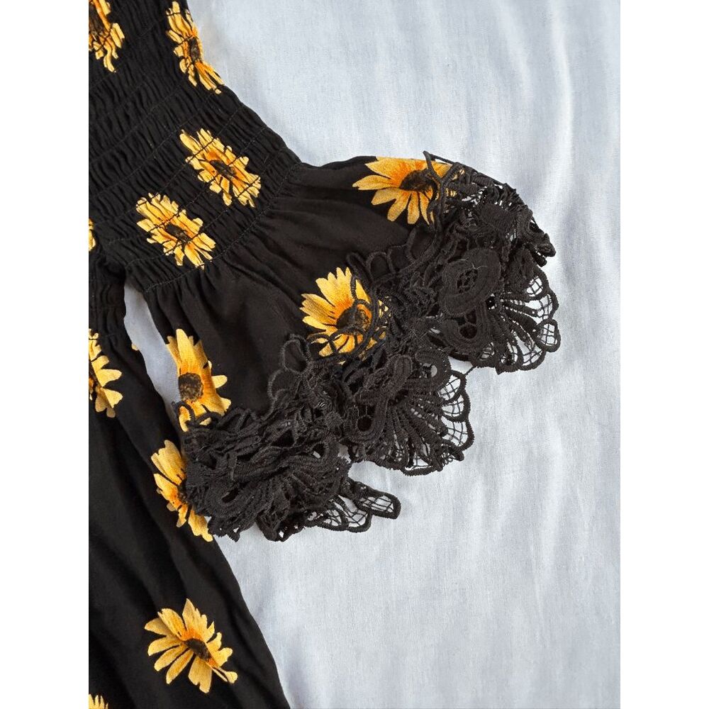 rue21 Juniors Black w/ Yellow Flower Lace Trimmed Stretch Blouse Size M Flowy - Picture 3 of 5